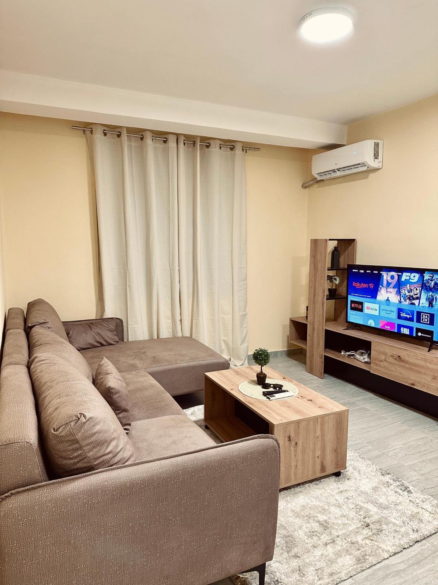Urban Apartment In Blloku Tiranë Luaran gambar
