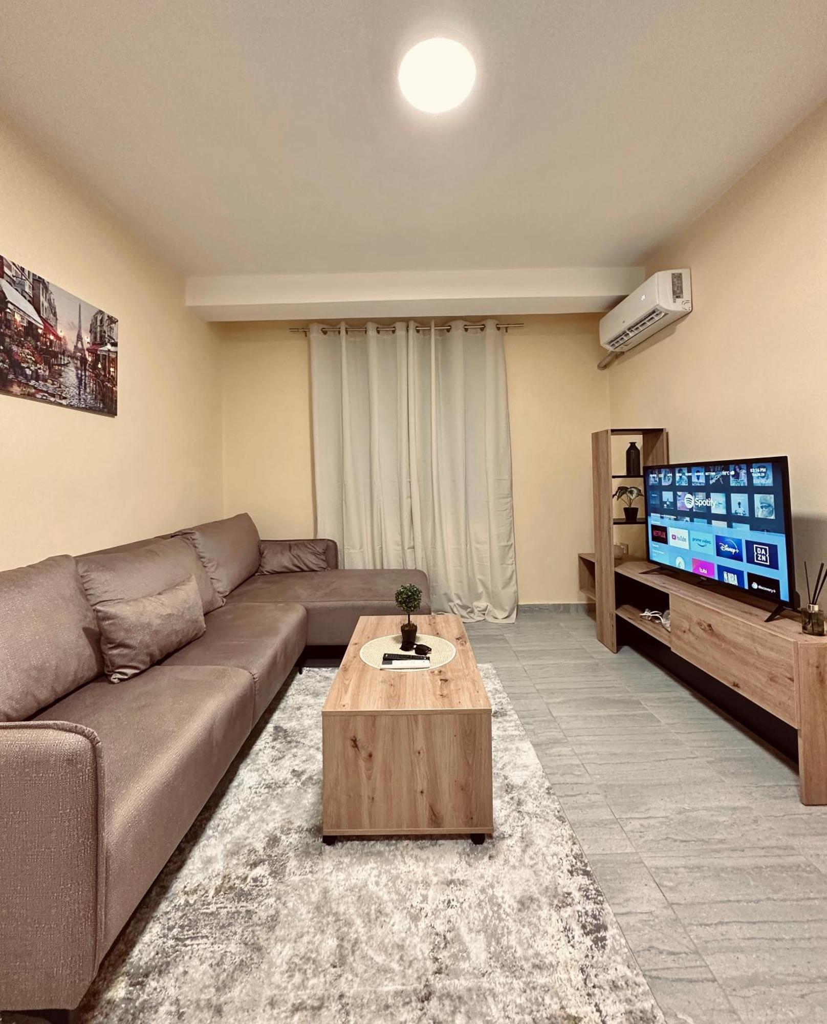 Urban Apartment In Blloku Tiranë Luaran gambar