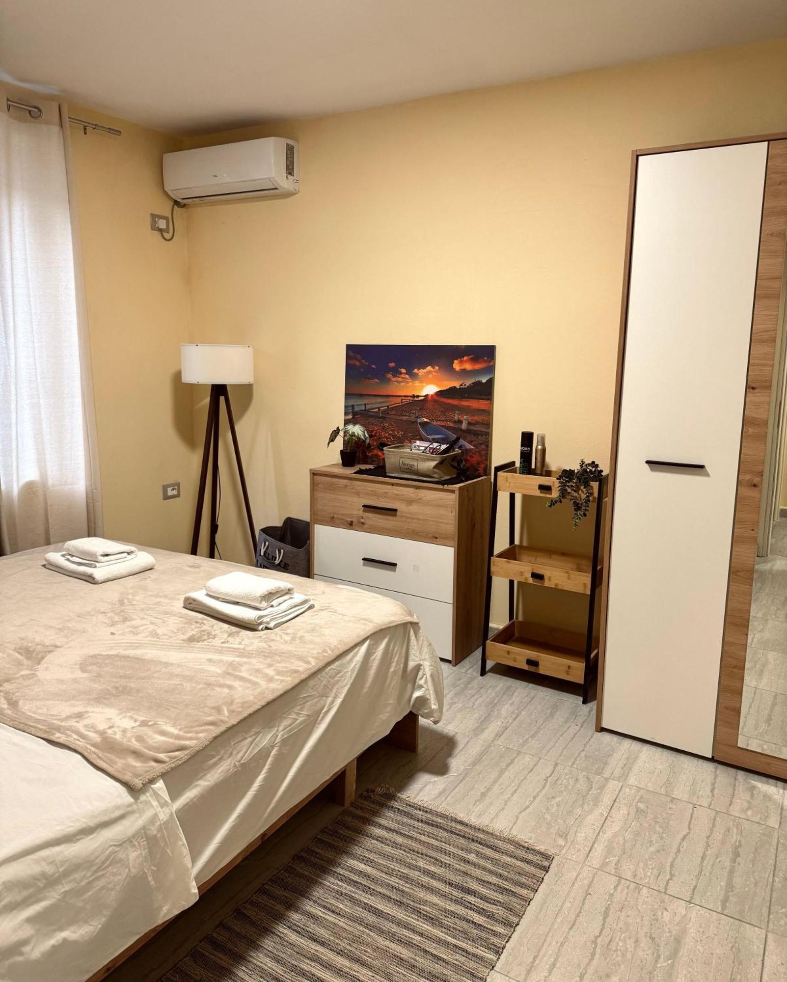 Urban Apartment In Blloku Tiranë Luaran gambar