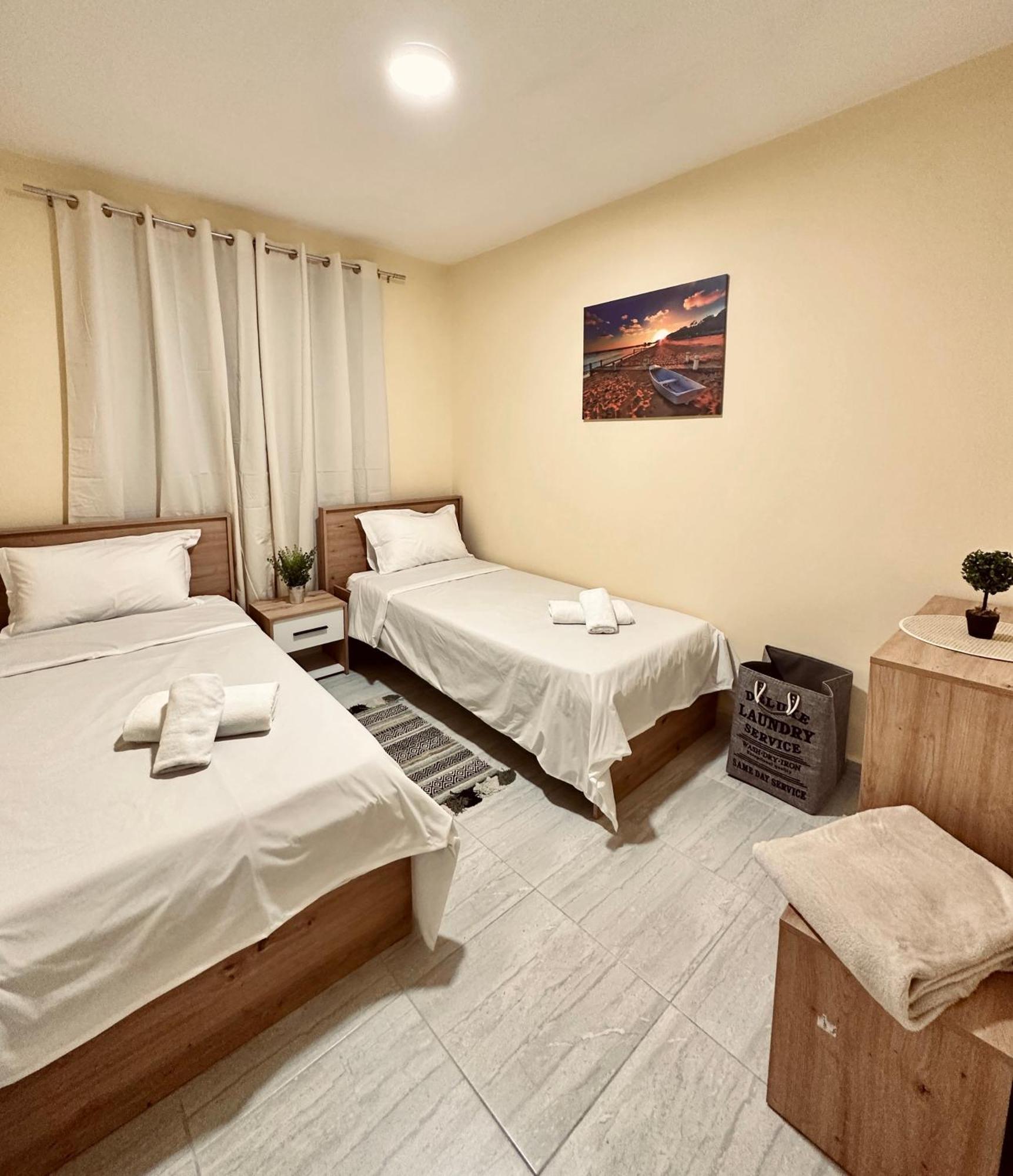 Urban Apartment In Blloku Tiranë Luaran gambar